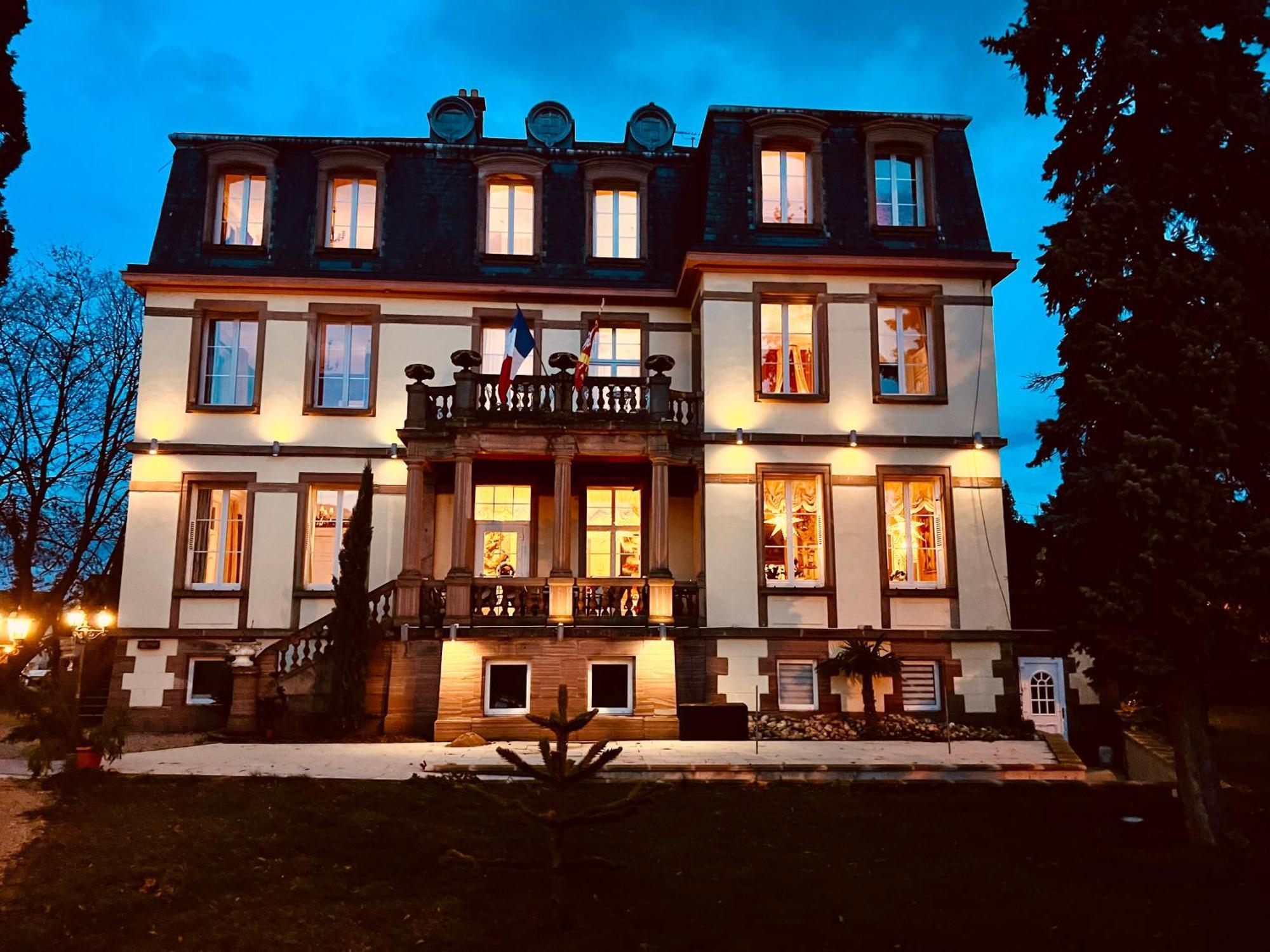 Le Manoir Hotel