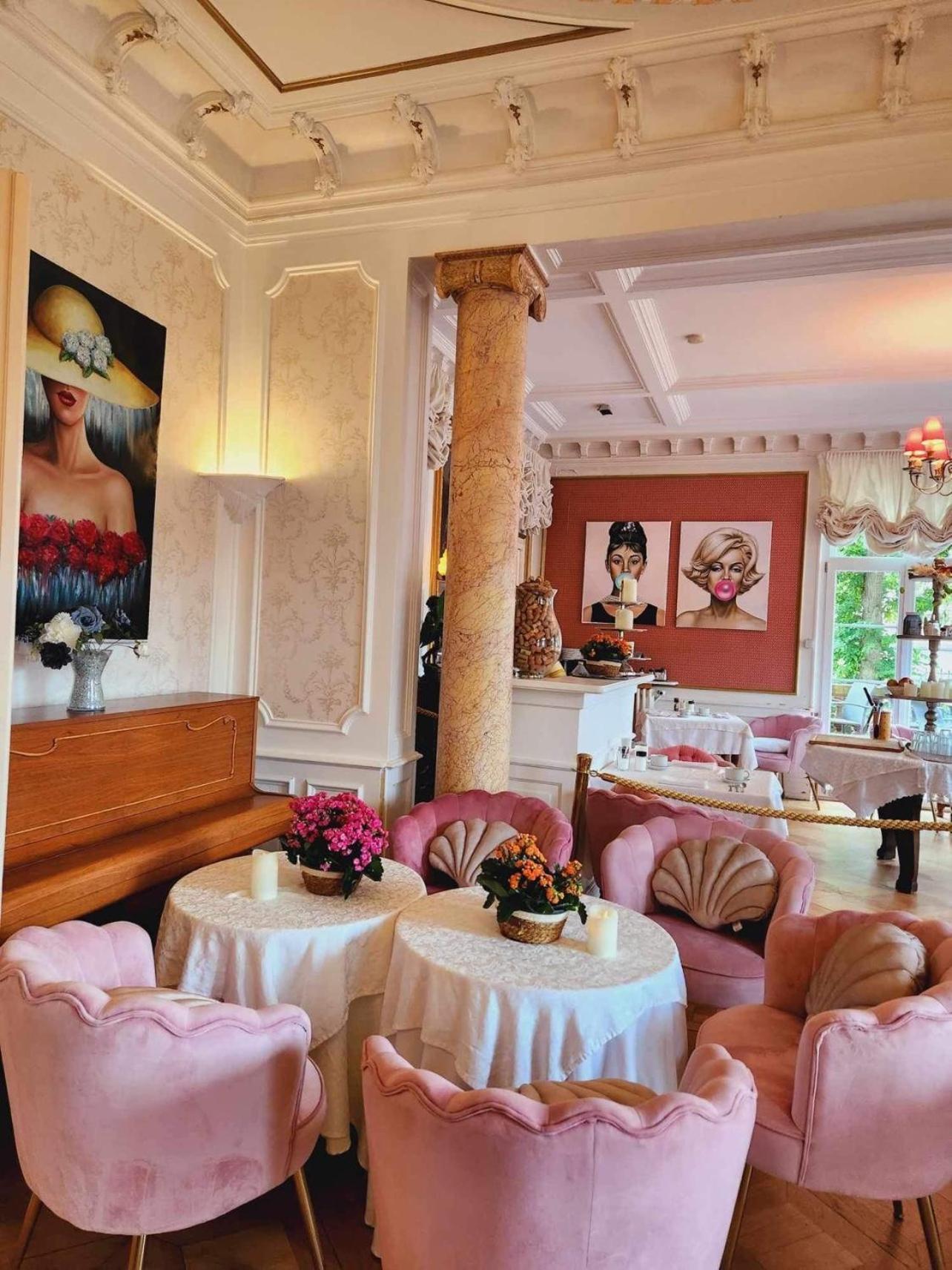 Le Manoir Hotel