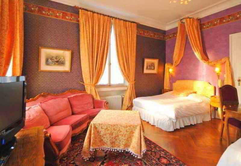 Le Manoir Hotel